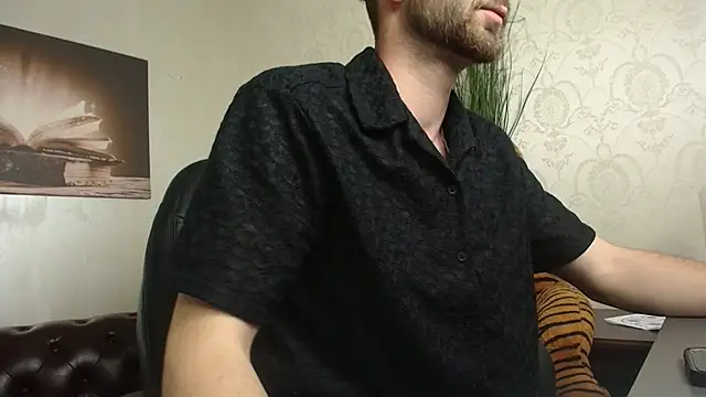 KyloEast Pertunjukan Webcam