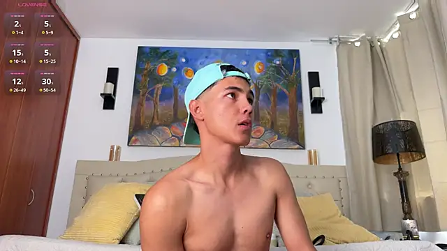 Adams_ricci Show in webcam