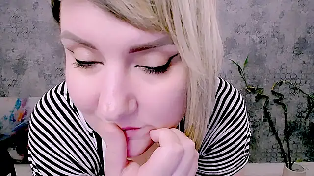 Djullia's Live XXX Chat
