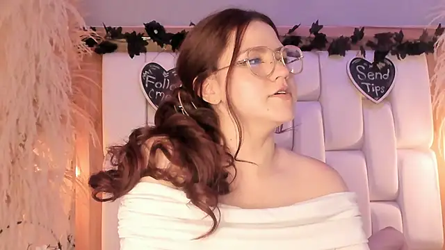 Daphne_And_Roger webcam show