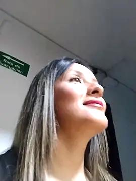دردشة CynthiaMore الجنسية المباشرة