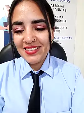 MAYE__13 élő XXX-chatje