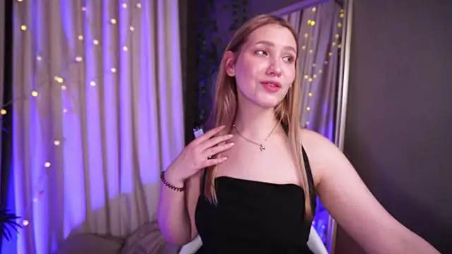 Emiliciousn Live XXX chat
