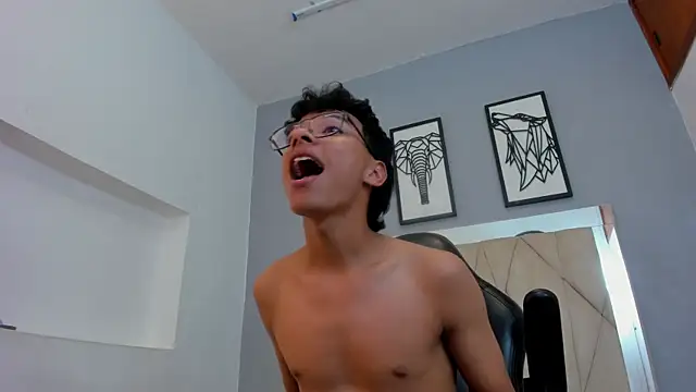 adams_bobby Adlı Modelin Canlı XXX Sohbeti