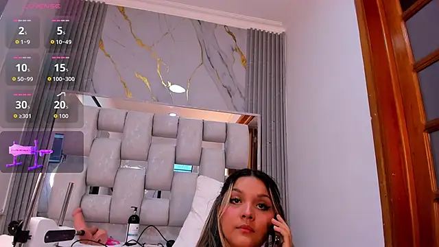 Chat XXX en directo de Wonderkloe_