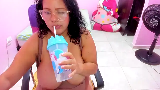 sra_boobs' Live XXX Chat
