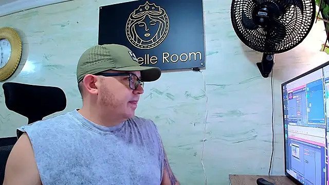 maximo_daddy élő XXX-chatje