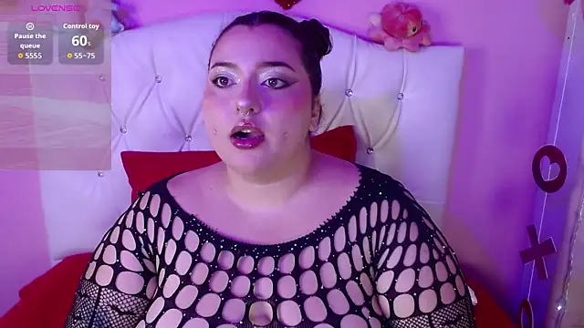 Chat XXX en directo de HECATE_23