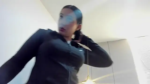 kira_relish élő XXX-chatje