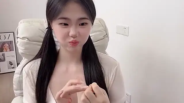 suki-1 live XXX chat