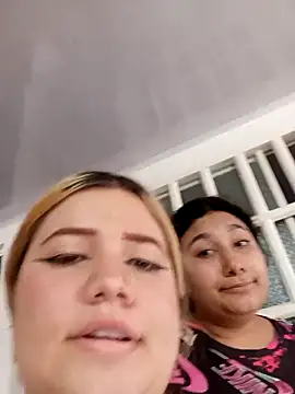 Sara_y_Amy Chat XXX in diretta