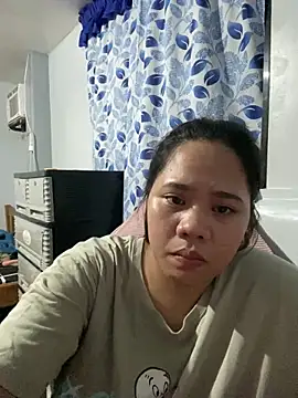 _UrSingleMamiBella_ Chat XXX in diretta