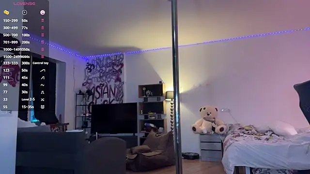 EIeniVanwart Show in webcam