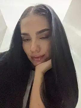 AlmaBlaze Adlı Modelin Canlı XXX Sohbeti