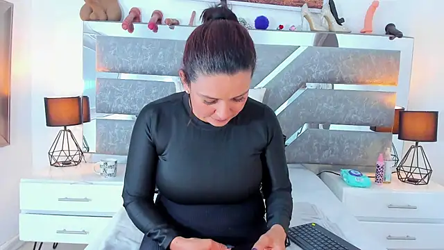 Slut_Milf_'s Live XXX Chat