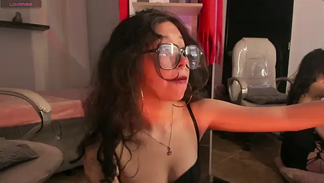 Miniadelf's Live XXX Chat