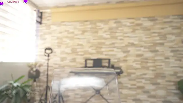 XXX chat uživo modela sara-lauren