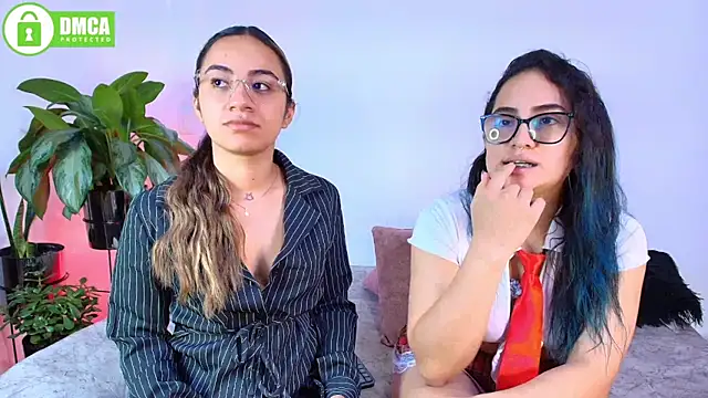 Jules_n_Gia's Live XXX Chat
