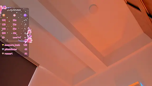 laura-hills18's Live XXX Chat