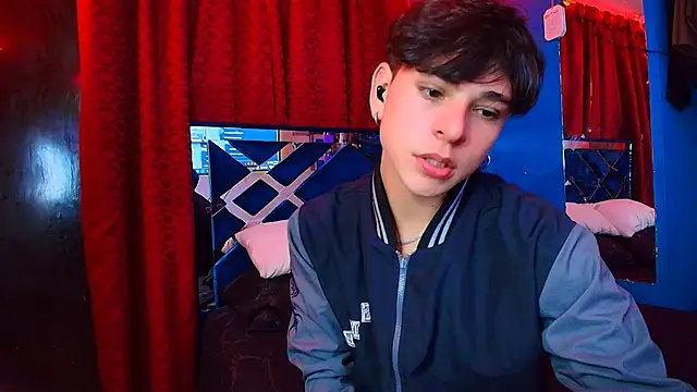 Luke_Howland Show in webcam