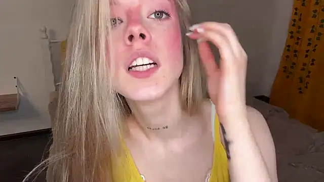 Show modela Catrinee na web-kameri