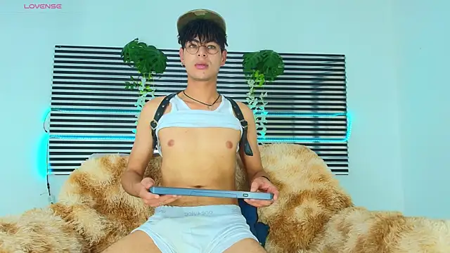ThiiagoSaeenz's Live XXX Chat