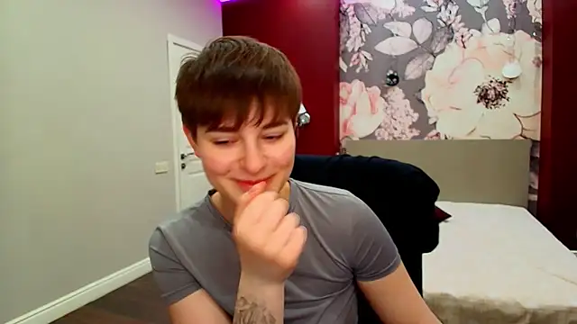 EmiliaYoursn Live XXX chat