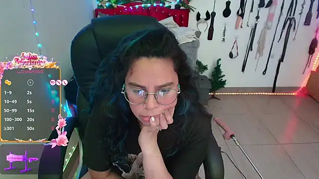 elektra_32 Adlı Modelin Canlı XXX Sohbeti