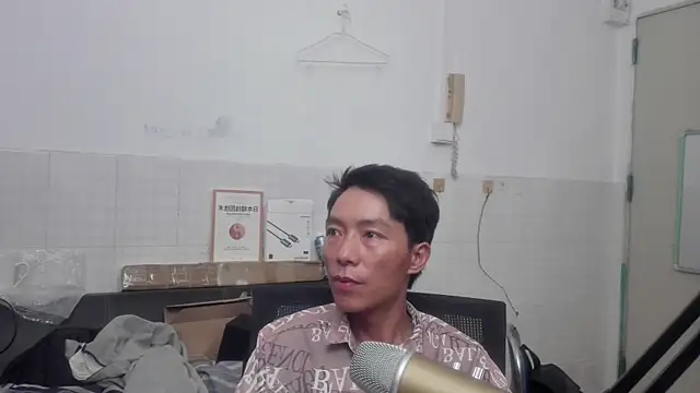 xhqds Show in webcam