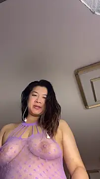 mo-mo-69 Live XXX Chat