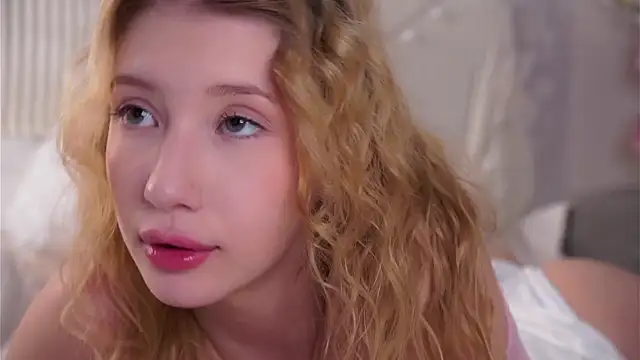 SunnivaCovil's Live XXX Chat
