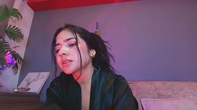Chat XXX en directo de adara_johnson__
