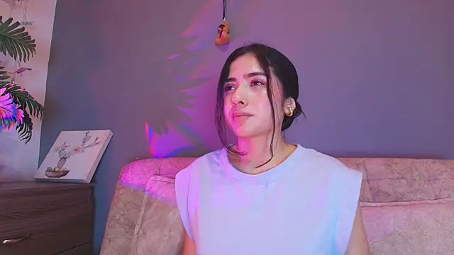 Chat XXX en directo de adara_johnson__