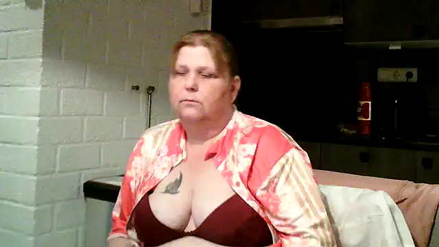 Sylviastar46: διαδικτυακό σόου στην κάμερα