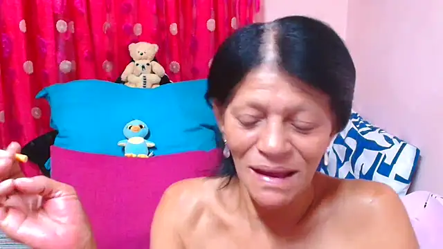 SLUTTYROXY's Live XXX Chat