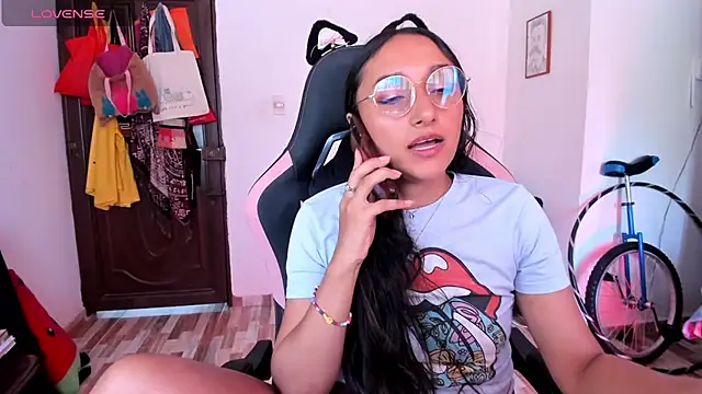 adrena_10 Adlı Modelin Canlı XXX Sohbeti