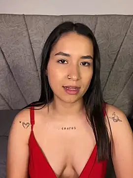 Val12777 Adlı Modelin Canlı XXX Sohbeti