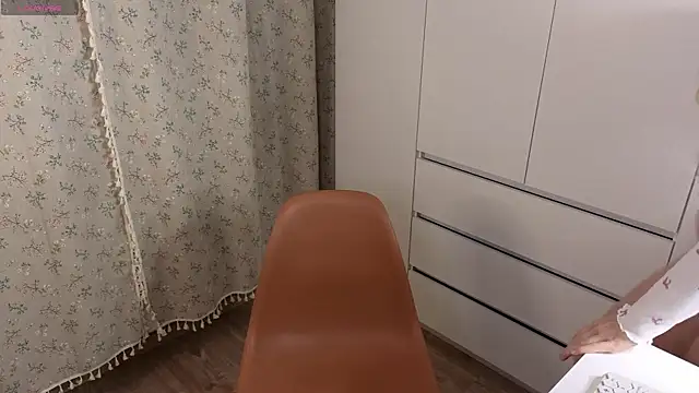 mila_skaya Adlı Modelin Canlı XXX Sohbeti