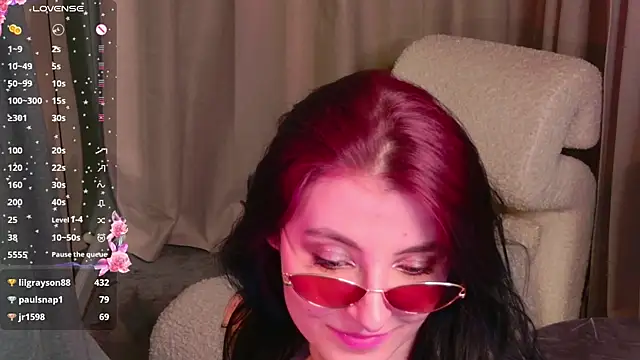 NicoleLuxe Adlı Modelin Canlı XXX Sohbeti