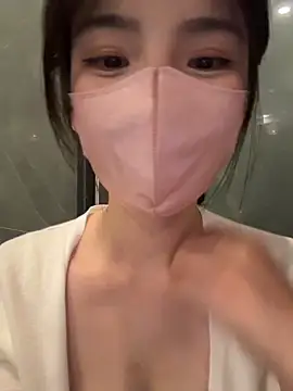 gougou13 Show in webcam