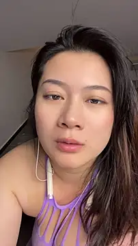 mo-mo-69's Live XXX Chat