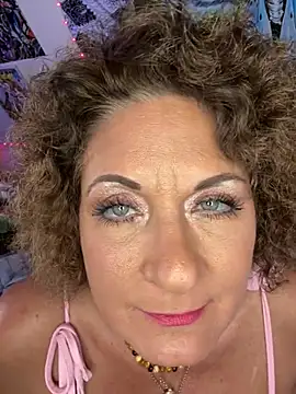 XXX chat uživo modela SuzyCatzz