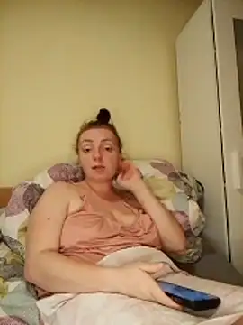 Chat +18 de Bella-Monroe ao vivo