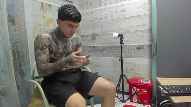 Gury_tattoo: απευθείας συνομιλία ΧΧΧ