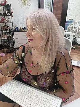 AvrilMillers élő XXX-chatje