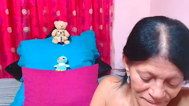 SLUTTYROXYn Live XXX chat
