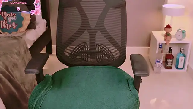 KhaleesiiiiのライブXXXチャット