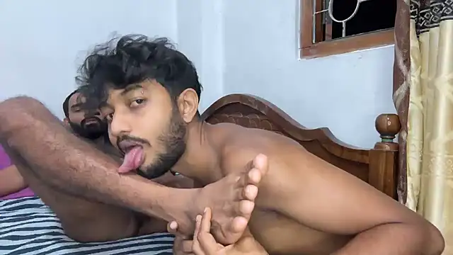 DesiDaddyandSon's Live XXX Chat
