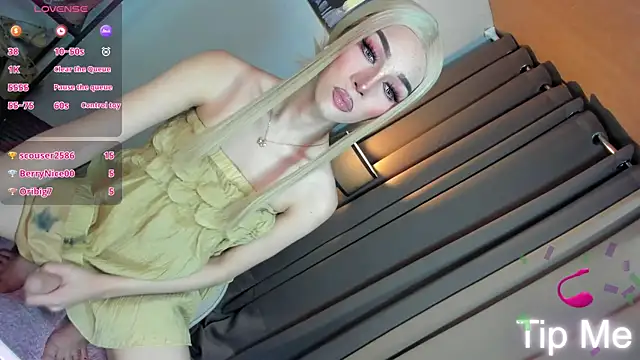 Show modela Tarah_Lewis na web-kameri