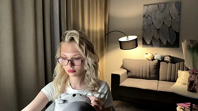 EvelineMolima Adlı Modelin Canlı XXX Sohbeti